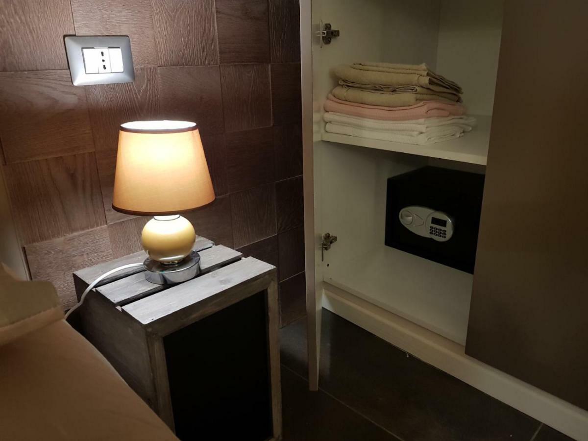 Home "Suite" Home Наполи Екстериор снимка